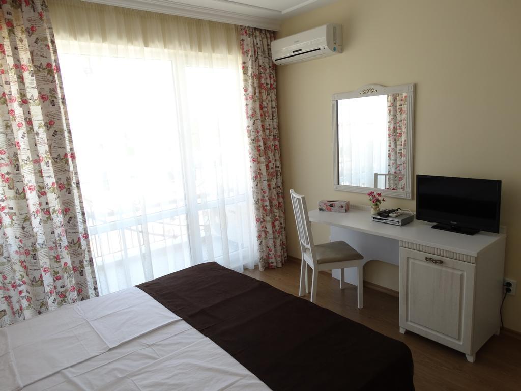 The Step Family Hotel Napospart Szoba fotó
